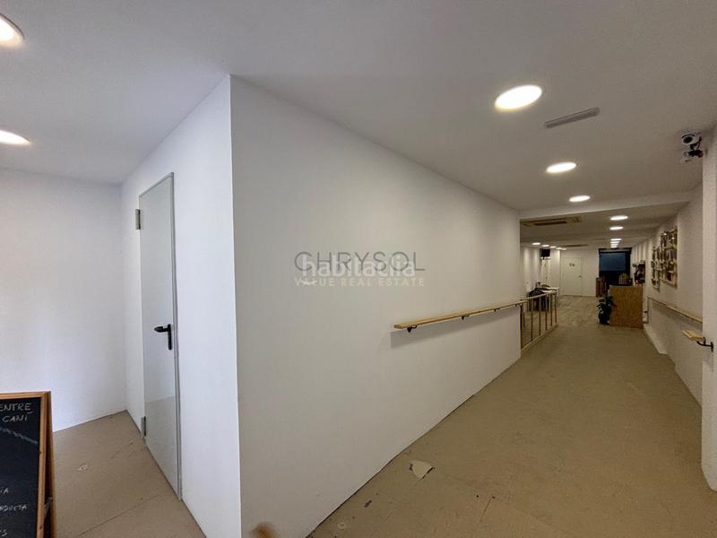 Foto 5ec54353-d6e0-4216-8042-a862fb8218f4. Local comercial  diáfano en zona prime junto al hospital clínic. en Barcelona