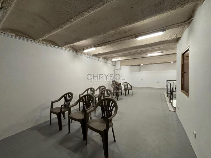 Foto 70c048e3-e554-4e24-bf87-b0e9e29d8aa5. Local comercial  diáfano en zona prime junto al hospital clínic. en Barcelona