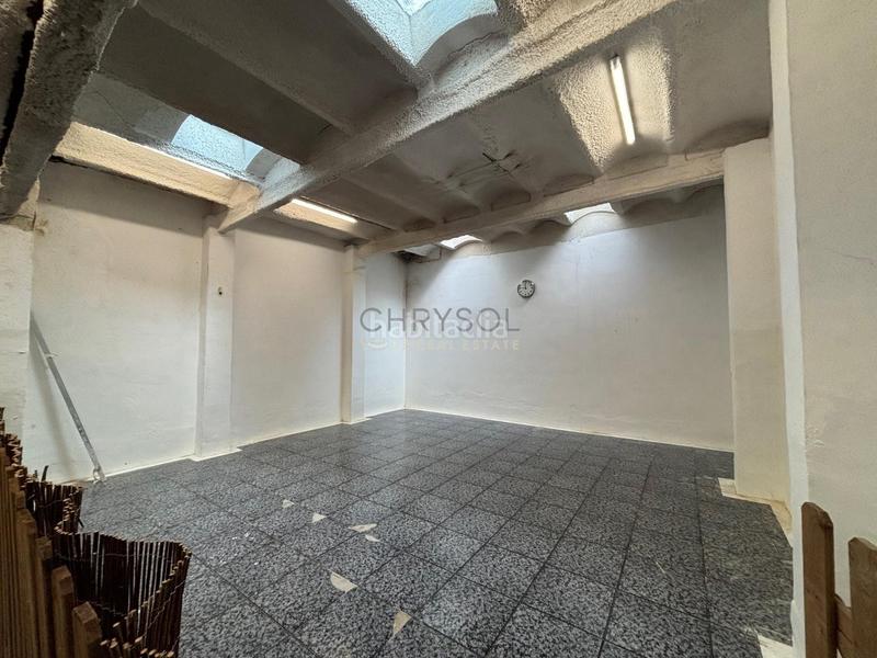 Foto abf83f8f-b928-4d52-83c8-9b62450dc7c3. Local comercial  diáfano en zona prime junto al hospital clínic. en Barcelona
