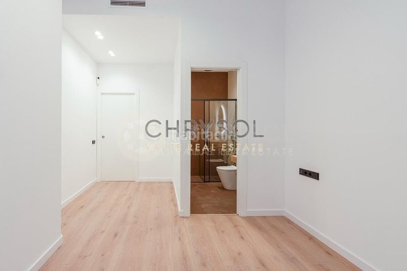 Foto 0e724453-292e-4754-abe8-83aac29ce42c. Planta baixa amb calefacció a Hostafrancs Barcelona