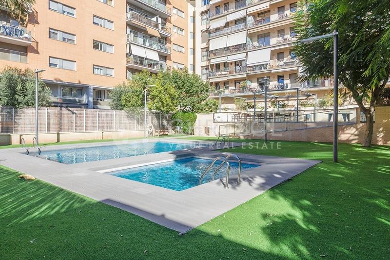 Foto 08b30f06-8ea1-40f6-8c08-f737aa707630. Pis amb calefacció piscina a Poblenou Barcelona