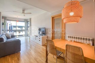 Pis  Rambla poblenou. Fantástica vivienda en poblenou con piscina y pista de pádel.