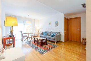 Pis  Carrer calabria. Piso luminoso de 2 dormitorios con parking opcional en el eixamp