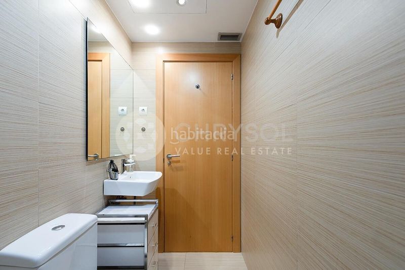 Foto 7281e89d-f0b7-4319-8395-e14e6f8de895. Pis a Sant Antoni Barcelona