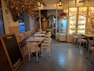Transfer Business premise  Calle d'enric granados. Brunch consolidado en traspaso en el eixample.