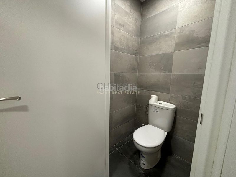 Foto 4f5a3f7f-ad8a-467b-8a01-f892f8cecb9b. Local comercial a Sant Antoni Barcelona