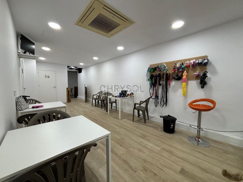 Foto d56a93b1-490b-40e1-87a8-ee08f2c776f8. Local comercial a Sant Antoni Barcelona