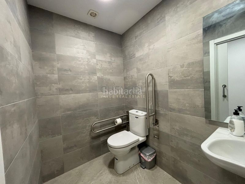Foto d8a9f510-abc4-4ea9-9a69-08c34053ee6a. Local comercial a Sant Antoni Barcelona