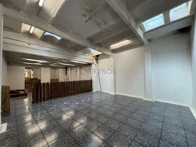 Foto fde3a55c-11cf-46c4-8cfe-10a890531058. Local comercial a Sant Antoni Barcelona