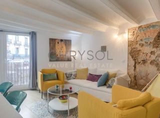 Flat  Còdols. Piso en venta reformado en el casco antiguo de barcelona.