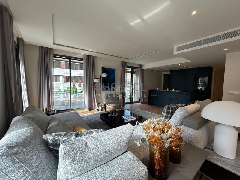 Foto 1f49ad18-6dc8-4196-9953-6758bad21d39. Pis amb piscina a Vila de Gràcia Barcelona