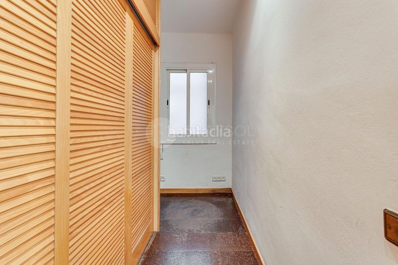 Foto 5af2c8d3-cae6-4e57-a87e-aa805a4bc428. Pis a Sagrada Família Barcelona