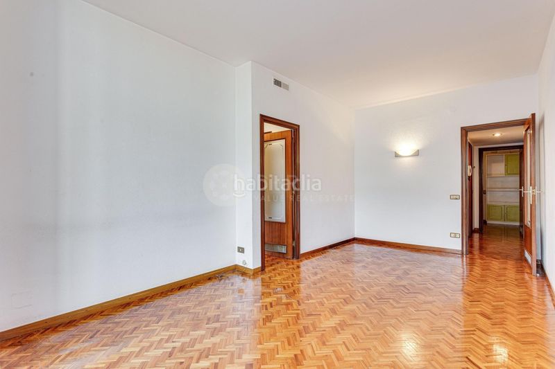 Foto bdde9483-b467-4ac7-8a00-84e5d9484a83. Pis a Sagrada Família Barcelona