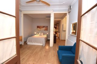 Appartement  Calle cecs de la boqueria. Vivir el alma de barcelona en una propiedad con carácter.