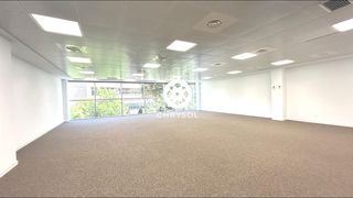 Bureau  Avenida avinguda corts catalanes. Oficina en venta en el complejo empresarial trade center de sant