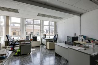 Oficina  Carrer de sicília. Oficina en venta en sagrada familia.