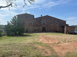 Country house  Sant lleir. Masía sant lleïr  finca histórica de con ermita y 68 hectáreas e