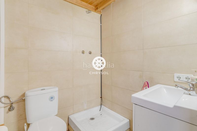 Foto 535b66ae-5a3e-4d08-b5fc-8a2c8e310389. Local comercial a Vila de Gràcia Barcelona