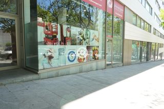 Local Comercial a Carrer d'Ernest Lluch