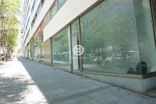 Local Comercial  Carrer d'ernest lluch. Local en venta de 141m2 en carrer ernest lluch collblanc