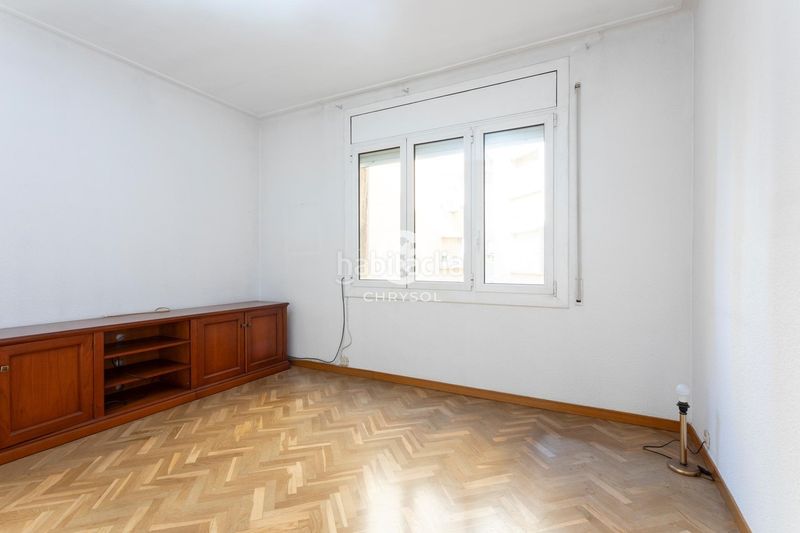 Foto a56e1fb2-e264-4afc-b641-8fa1a1cd0d0c. Pis amb calefacció a Sants Barcelona