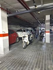 Aparcament cotxe a Calle de la Indústria