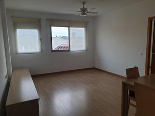 Lloguer Apartament a Avenida juan xxiii 90. Alquiler parcialmente amueblado