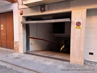 Autoparkplatz in Centre. Garaje en roses de 24 m