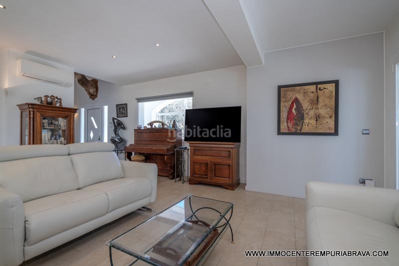 Foto 5405dc21-b04c-4660-ab2f-17ac968d25a4. Chalet magnífica villa reformada rodeada de naturaleza en Palau-saverdera