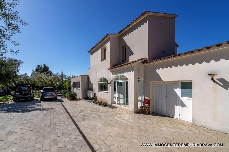 Foto a25f3515-5218-4ac6-94e7-d3b556f847f0. Chalet magnífica villa reformada rodeada de naturaleza en Palau-saverdera