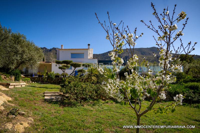Foto d22fb836-48ab-4608-8071-68a0ca57c7c4. Chalet magnífica villa reformada rodeada de naturaleza en Palau-saverdera