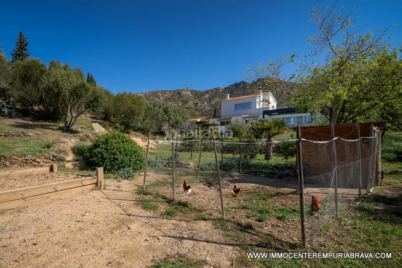 Foto d3e4e9f3-80a9-435d-a5ef-32a05b857505. Chalet magnífica villa reformada rodeada de naturaleza en Palau-saverdera