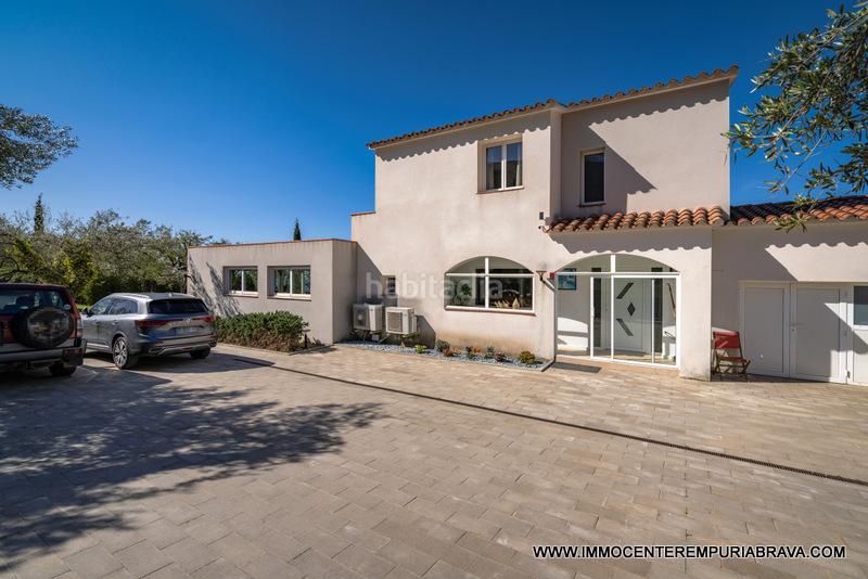Foto f6806499-cf6b-4dbd-94d9-0052ab0a83c3. Chalet magnífica villa reformada rodeada de naturaleza en Palau-saverdera