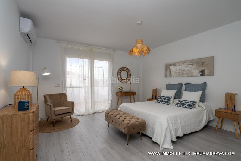 Foto b5f60964-00c4-4cd8-a80d-92af0933a7e9. Chalet la casa del pescador antes de los puentes en Empuriabrava