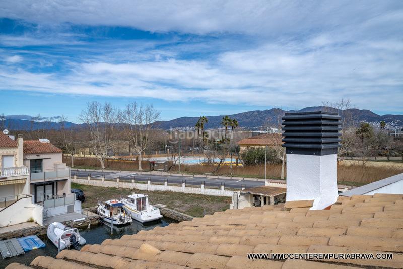 Foto b75b87a2-170a-425e-9421-aff3bd7eb594. Chalet la casa del pescador antes de los puentes en Empuriabrava