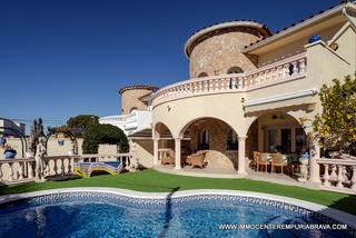 Xalet a Moxó - Sant Mori. Magnífica villa cerca del mar, y tiendas,