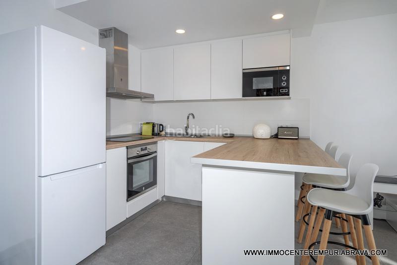 Foto 4fe834e7-607c-4af4-b38d-34ec913e306c. Ático magnífico apartamento con terraza muy amplia en Empuriabrava