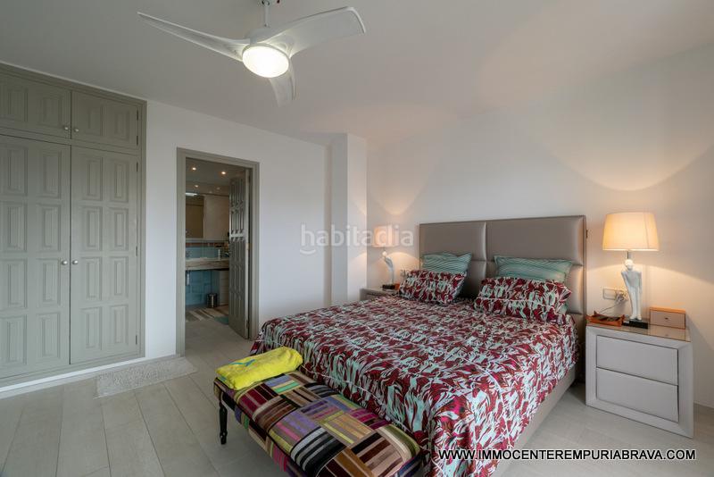 Foto 476c775e-5f75-4852-b6b1-4035d2bd2b5f. Chalet casa de lujo con 20 metros de amarre antes de los puentes en Empuriabrava
