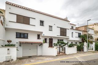 Xalet a Port Grec - Port Moxó. Casa de lujo con 20 metros de amarre antes de los puentes
