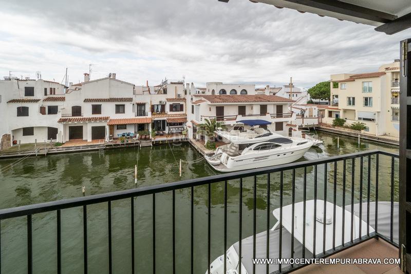 Foto b277b06c-0455-40c5-b120-3c9f2fc7c625. Chalet casa de lujo con 20 metros de amarre antes de los puentes en Empuriabrava