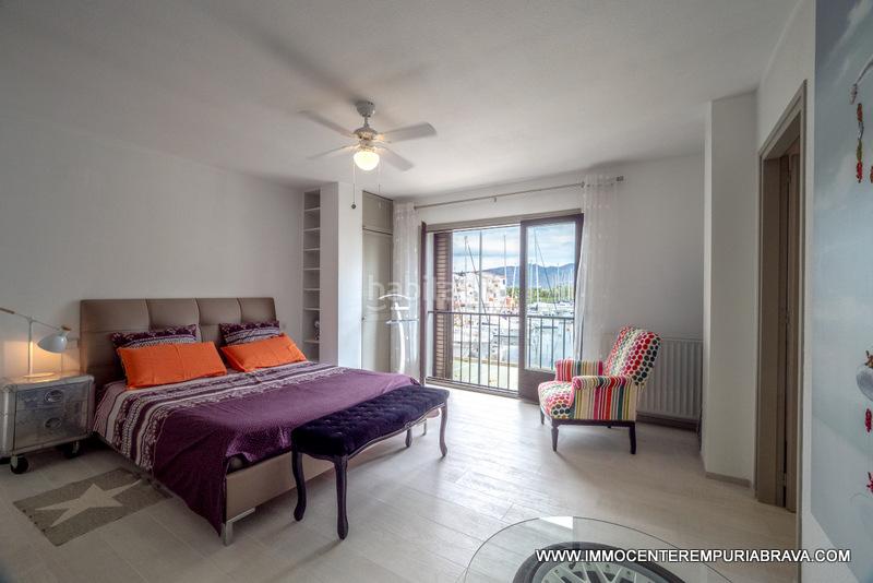 Foto d1125852-e958-4229-85af-c21ea5e2824c. Chalet casa de lujo con 20 metros de amarre antes de los puentes en Empuriabrava