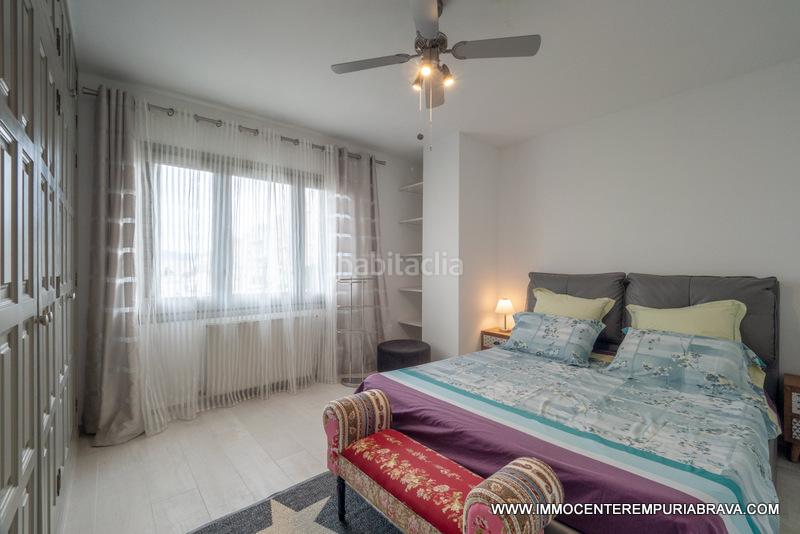 Foto d2fd475c-b01b-4e86-bd25-e887ff80f21d. Chalet casa de lujo con 20 metros de amarre antes de los puentes en Empuriabrava
