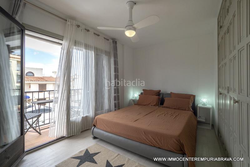 Foto fa38b76d-c24a-4859-8d98-a24e5311d704. Chalet casa de lujo con 20 metros de amarre antes de los puentes en Empuriabrava