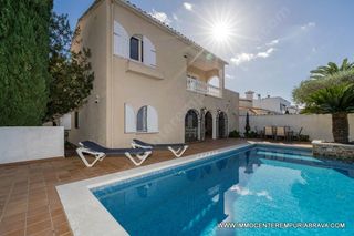 Chalet à Tordera - Fluvià - Llobregat. Amplia villa al canal con magníficas vistas al puerto