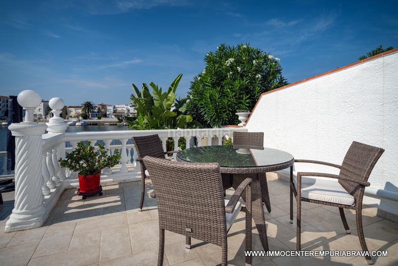 Foto 06a5a1ea-a99b-4cfc-baa5-7d162d3d9dc1. Chalet magnífica villa con amarre de 12 metros en Empuriabrava