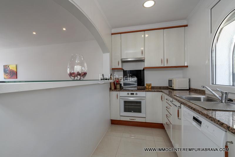 Foto 1099b16d-9c54-403a-9d3e-6efce4f99fd3. Chalet magnífica villa con amarre de 12 metros en Empuriabrava