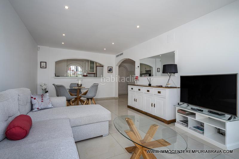 Foto 1c3472c6-b913-4de0-8237-495ccd0bad97. Chalet magnífica villa con amarre de 12 metros en Empuriabrava