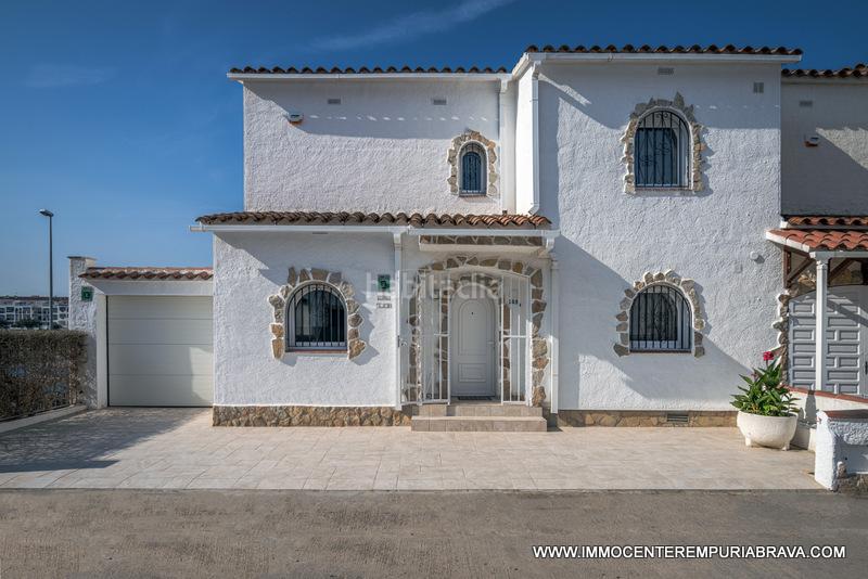 Foto 2d6ba9cb-1876-48de-b044-230e1f1a8b0e. Chalet magnífica villa con amarre de 12 metros en Empuriabrava