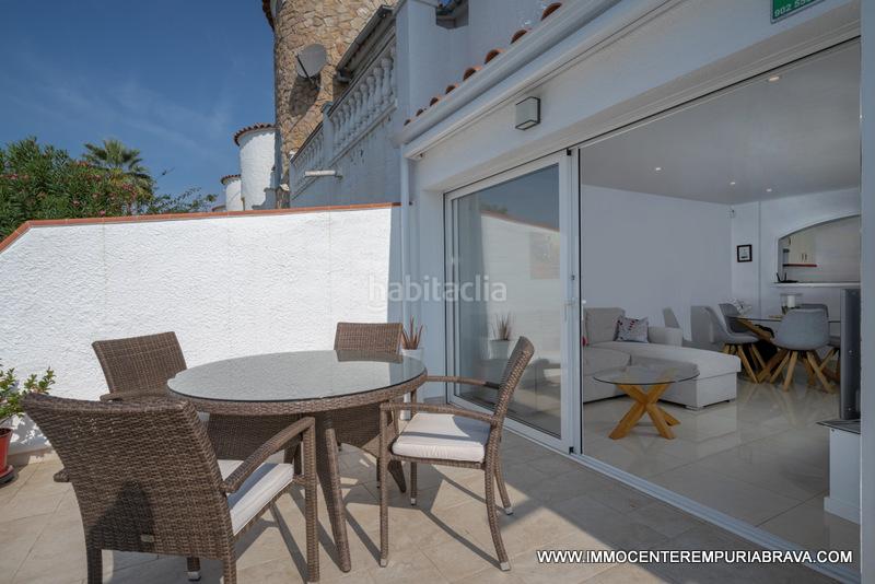 Foto 3c7f388a-ff46-4345-832f-4ce677272eae. Chalet magnífica villa con amarre de 12 metros en Empuriabrava