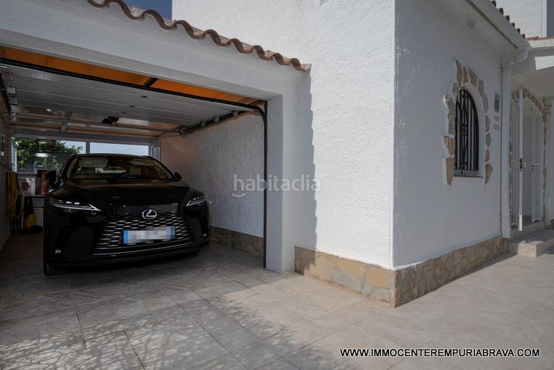 Foto 5dcc866e-d7a1-4d57-be14-44c71c4976af. Chalet magnífica villa con amarre de 12 metros en Empuriabrava